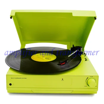Kaasaegne phonograph/elutuba kodus LP vinüül plaadimängija, vanamoodne vinüül plaadimängija koos Bluetooth sisseehitatud kõlar
