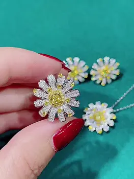 S925 sterling hõbedane väike daisy kõrvarõngad naiste teemant naastrehvid kerge luksus kõik-mängu tsirkoon lille disain kõrvarõngad