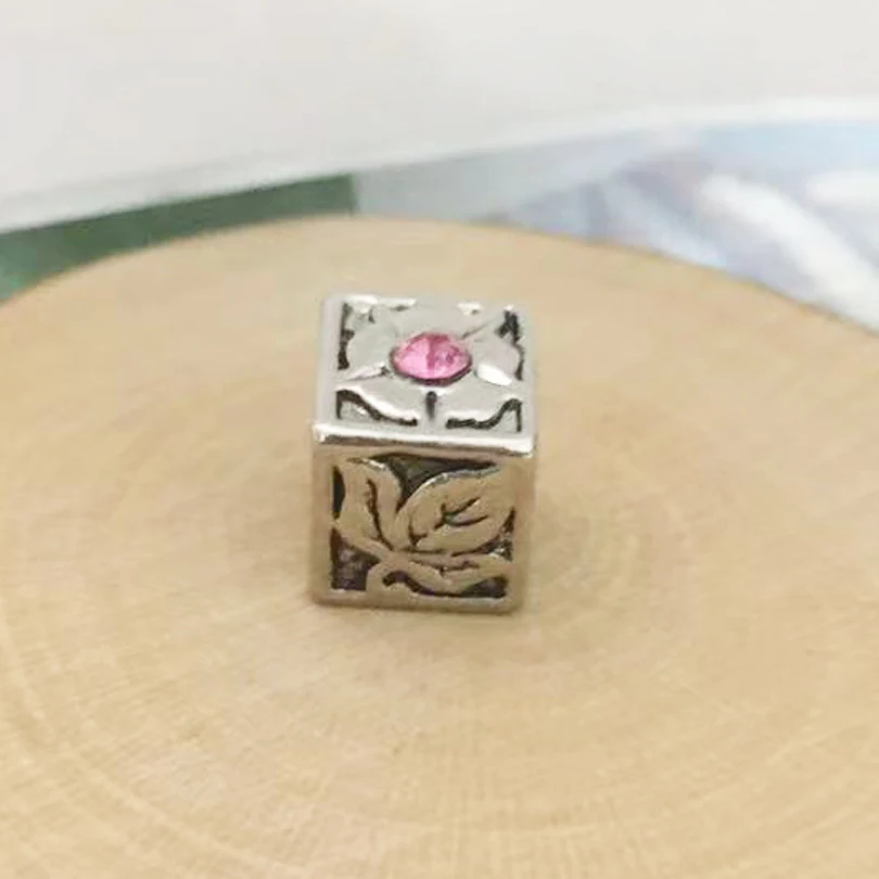 Tasuta kohaletoimetamine Roosa Kristall Lumehelves Square Beaded DIY Ehted Klassikaline Populaarne Amulett Sobib Pandora Käevõru Naiste Ehted 1