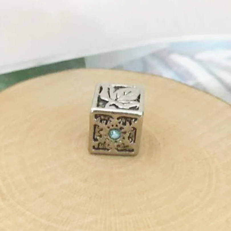 Tasuta kohaletoimetamine Roosa Kristall Lumehelves Square Beaded DIY Ehted Klassikaline Populaarne Amulett Sobib Pandora Käevõru Naiste Ehted 2